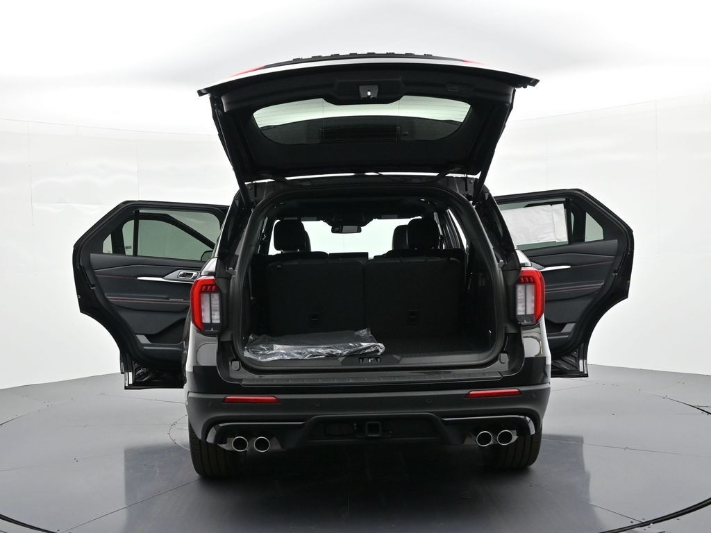 Ford Explorer Vehicle Full-screen Gallery Image 36