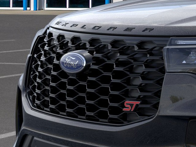 Ford Explorer Vehicle Full-screen Gallery Image 17