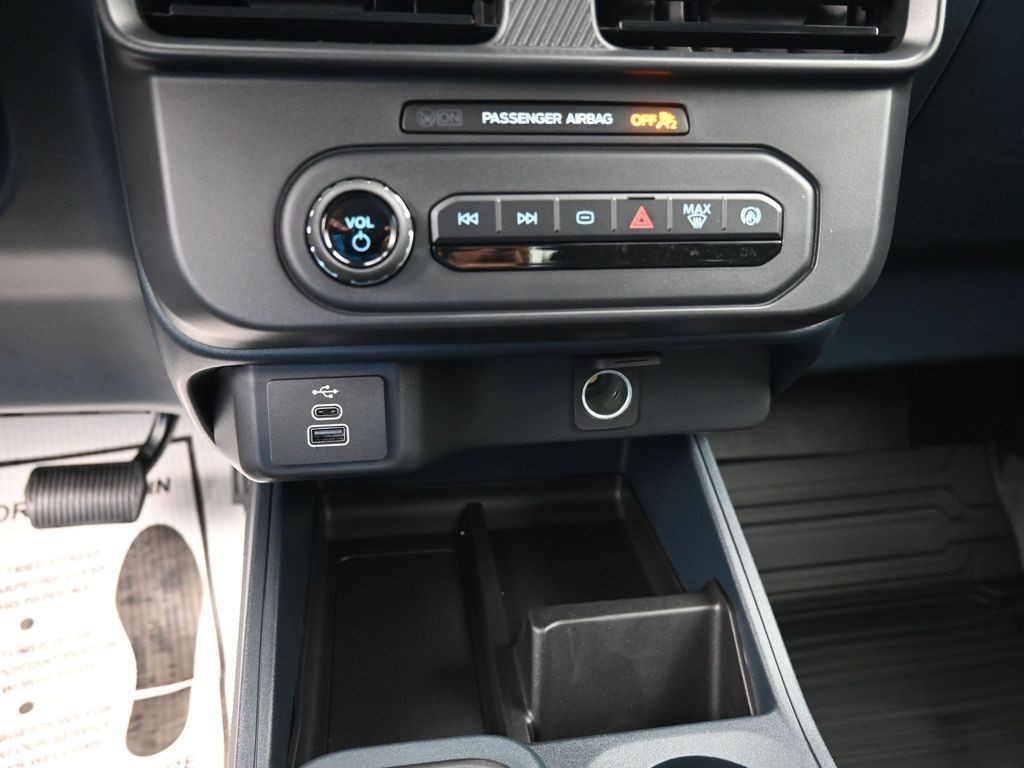 Ford Maverick Vehicle Full-screen Gallery Image 11