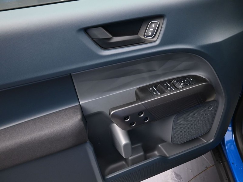 Ford Maverick Vehicle Full-screen Gallery Image 14