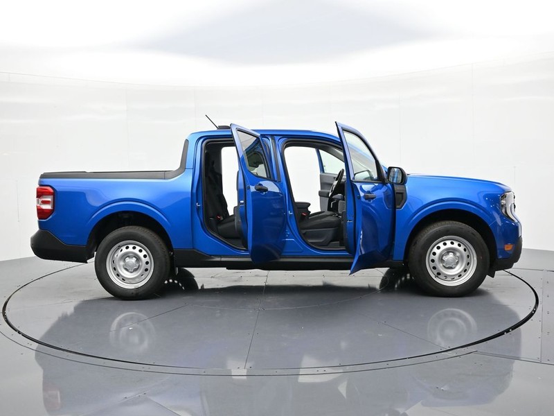 Ford Maverick Vehicle Full-screen Gallery Image 24