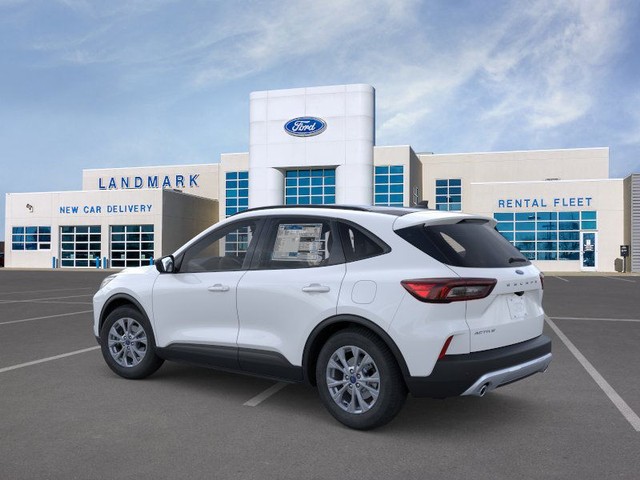 Ford Escape Vehicle Full-screen Gallery Image 4