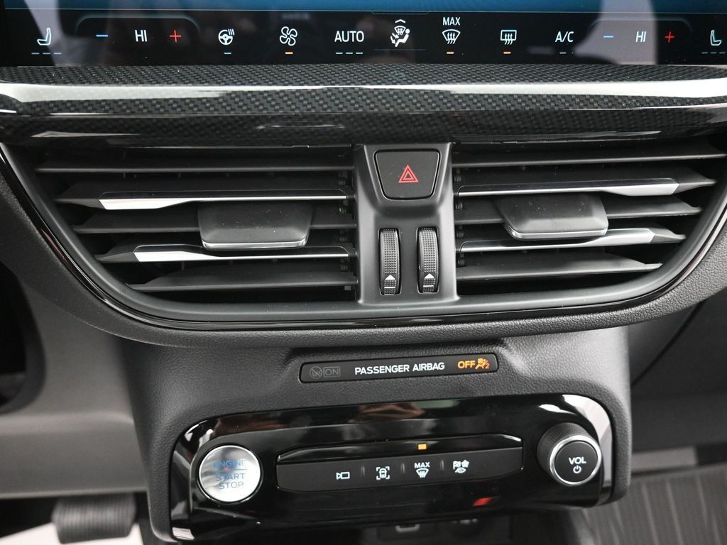 Ford Escape Hybrid Vehicle Full-screen Gallery Image 11