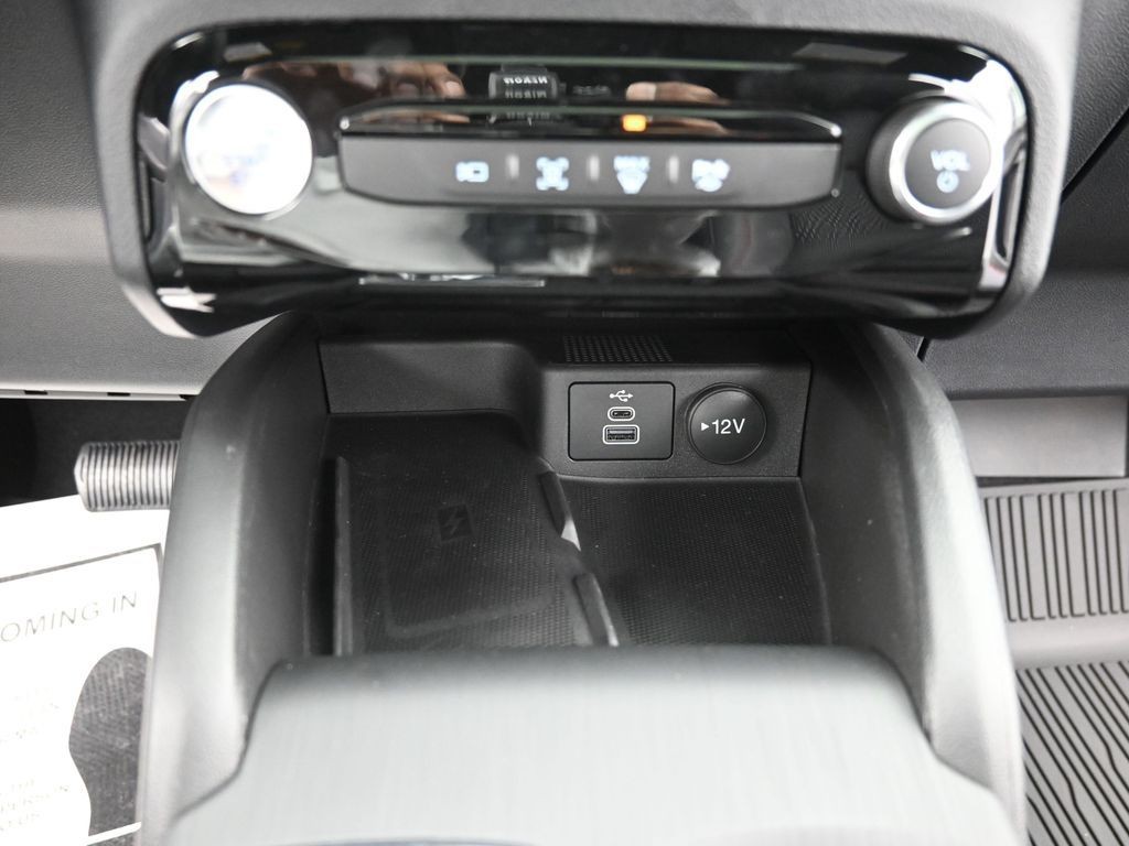 Ford Escape Hybrid Vehicle Full-screen Gallery Image 12