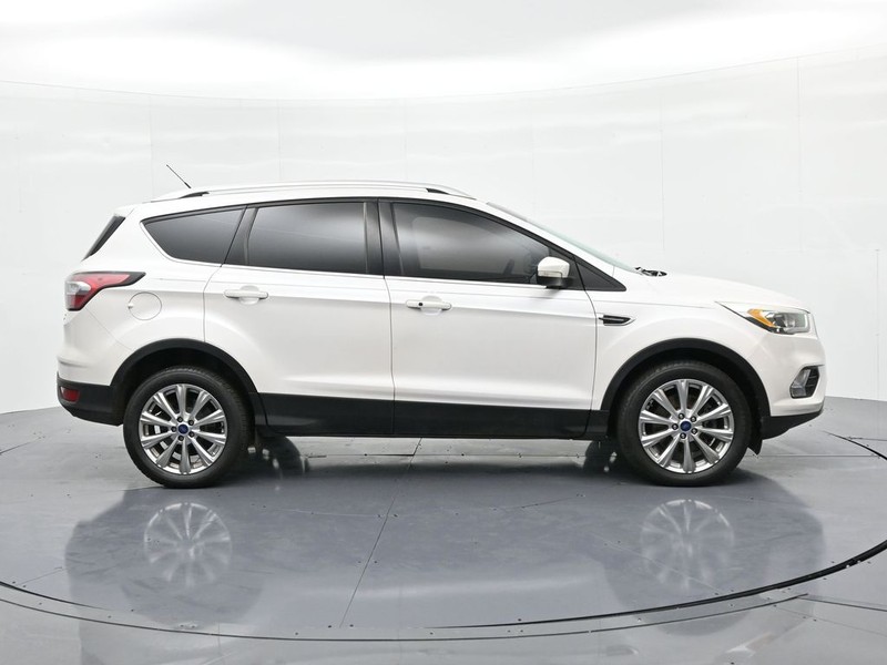 Ford Escape Vehicle Full-screen Gallery Image 5