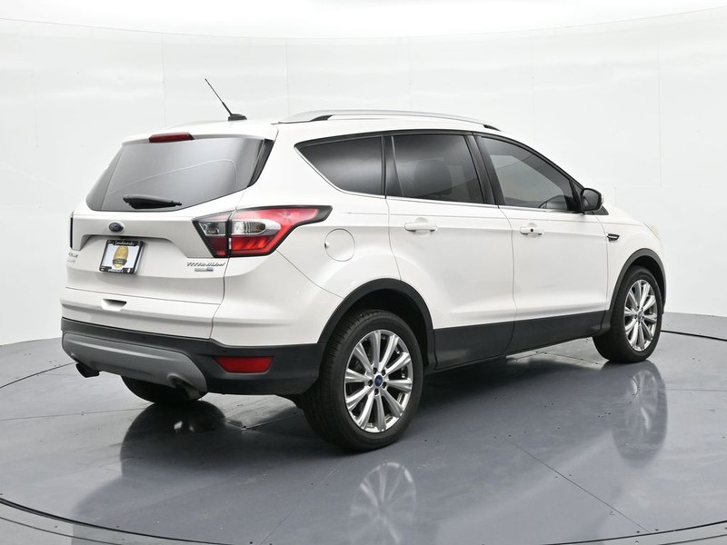 Ford Escape Vehicle Full-screen Gallery Image 6
