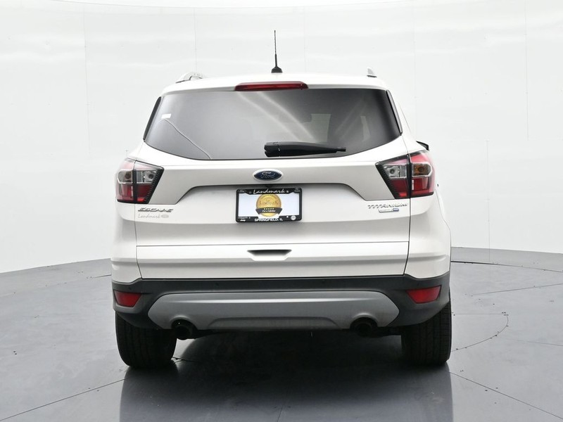 Ford Escape Vehicle Full-screen Gallery Image 7