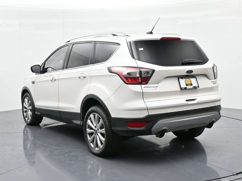 Ford Escape Vehicle Full-screen Gallery Image 8