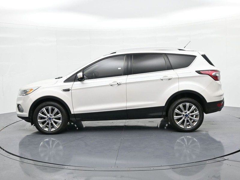 Ford Escape Vehicle Full-screen Gallery Image 9