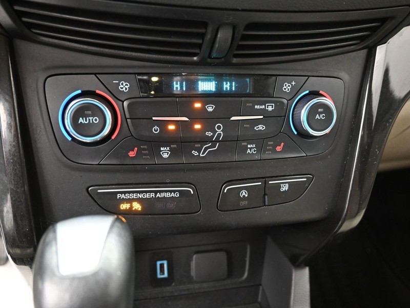 Ford Escape Vehicle Full-screen Gallery Image 13