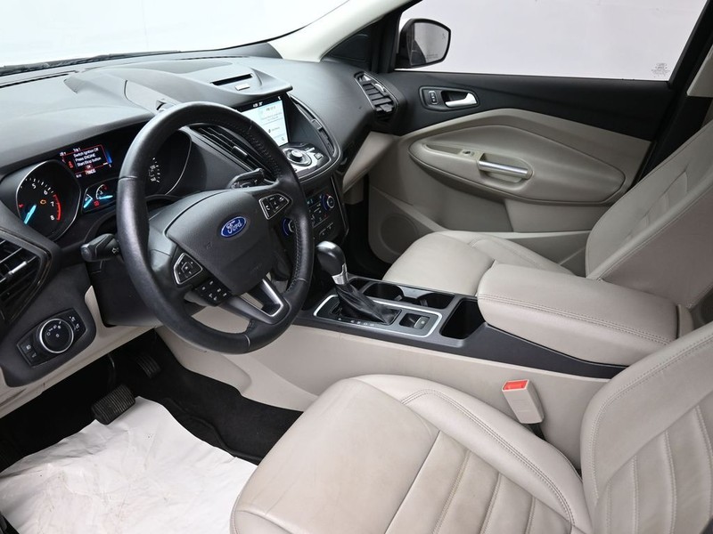 Ford Escape Vehicle Full-screen Gallery Image 14