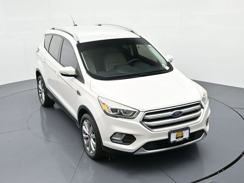 Ford Escape Vehicle Full-screen Gallery Image 15