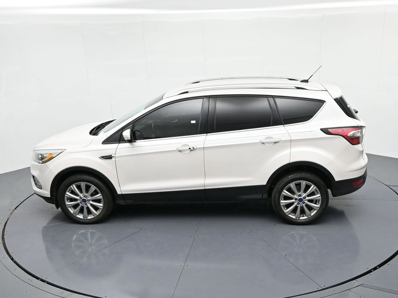 Ford Escape Vehicle Full-screen Gallery Image 18