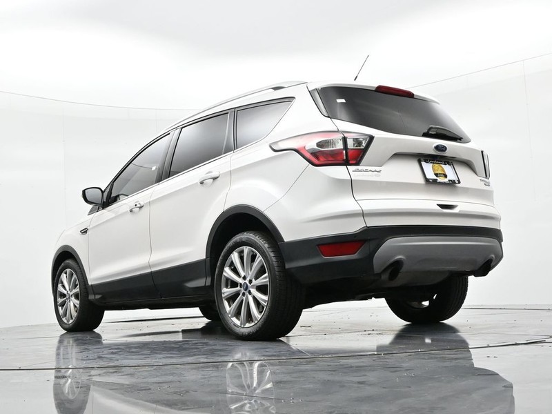 Ford Escape Vehicle Full-screen Gallery Image 19