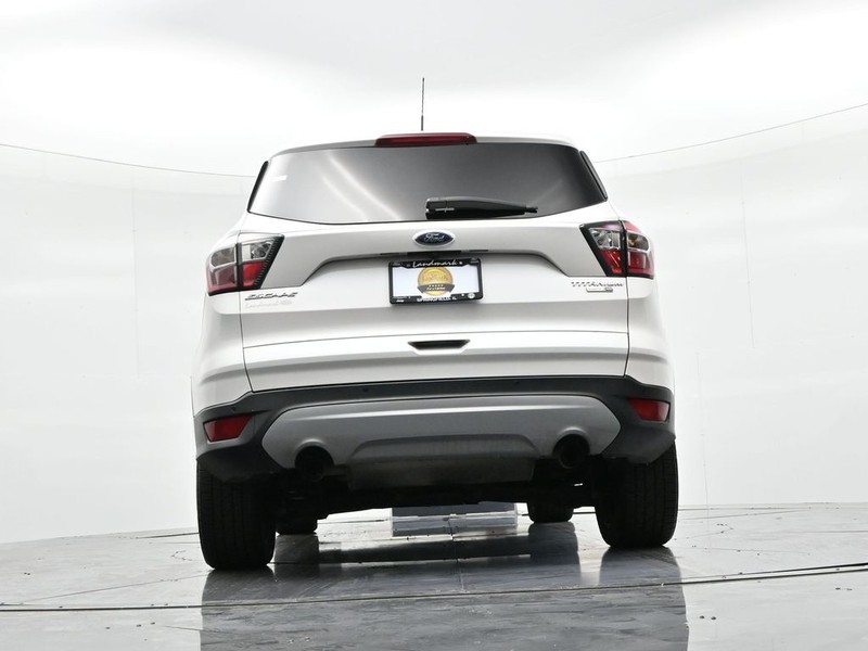 Ford Escape Vehicle Full-screen Gallery Image 20