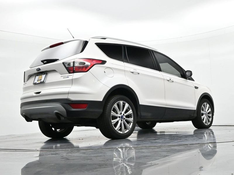 Ford Escape Vehicle Full-screen Gallery Image 21