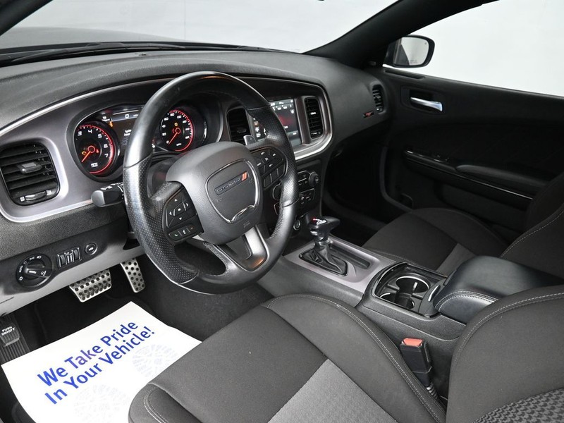 Dodge Charger Vehicle Full-screen Gallery Image 15