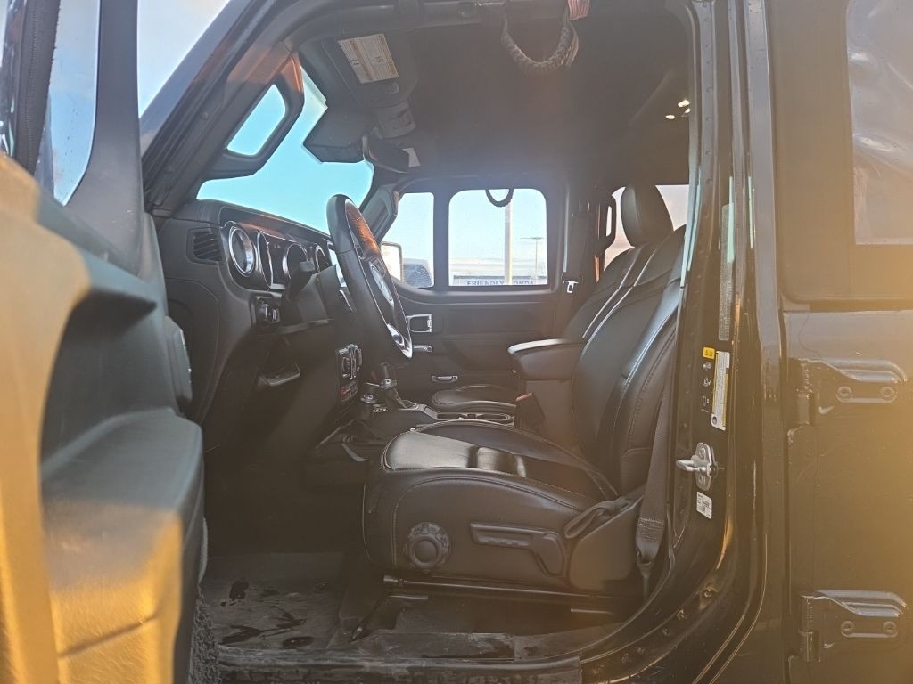 Jeep Wrangler Vehicle Full-screen Gallery Image 4