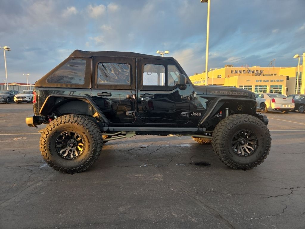 Jeep Wrangler Vehicle Full-screen Gallery Image 9