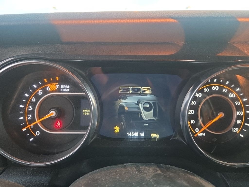 Jeep Wrangler Vehicle Full-screen Gallery Image 13