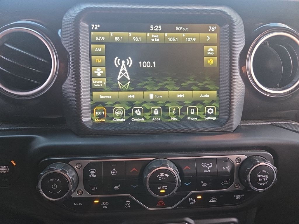 Jeep Wrangler Vehicle Full-screen Gallery Image 15