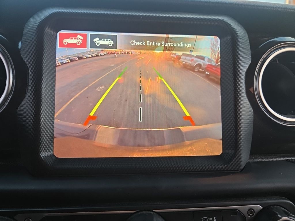 Jeep Wrangler Vehicle Full-screen Gallery Image 16