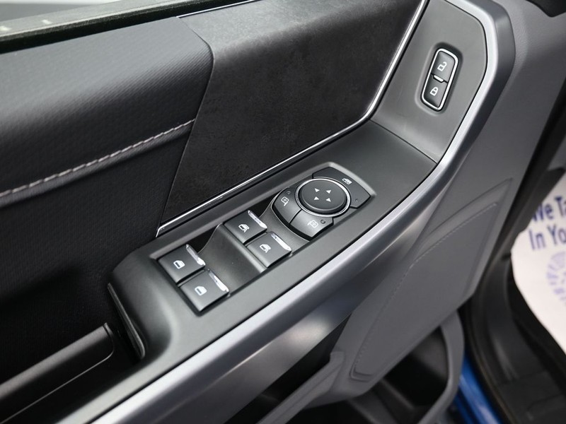 Ford F-150 Vehicle Full-screen Gallery Image 10