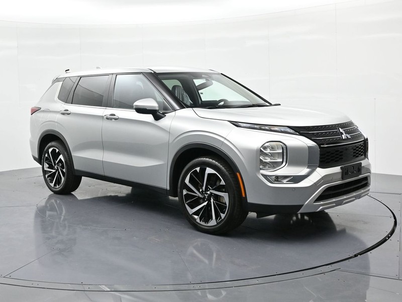 Mitsubishi Outlander Vehicle Full-screen Gallery Image 4