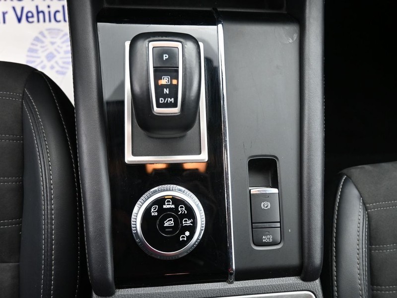 Mitsubishi Outlander Vehicle Full-screen Gallery Image 12