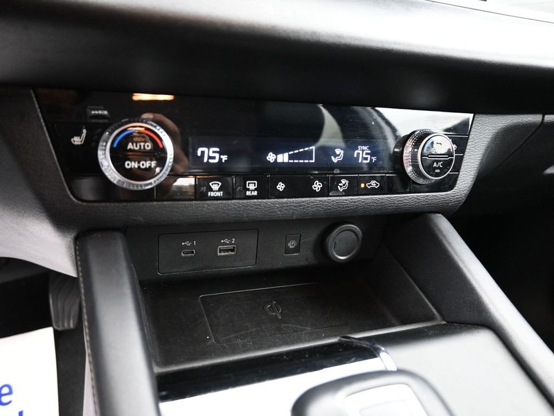 Mitsubishi Outlander Vehicle Full-screen Gallery Image 14