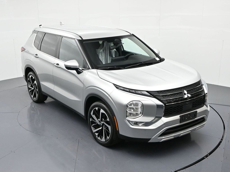 Mitsubishi Outlander Vehicle Full-screen Gallery Image 15