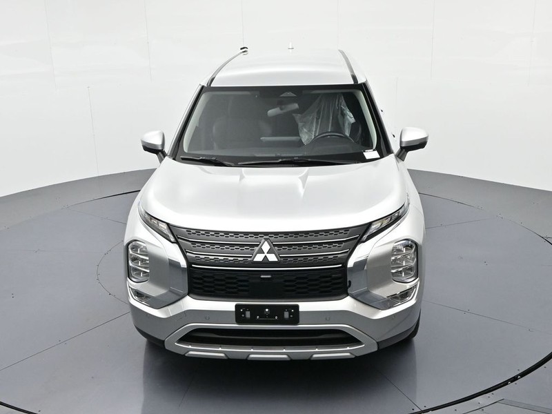 Mitsubishi Outlander Vehicle Full-screen Gallery Image 16