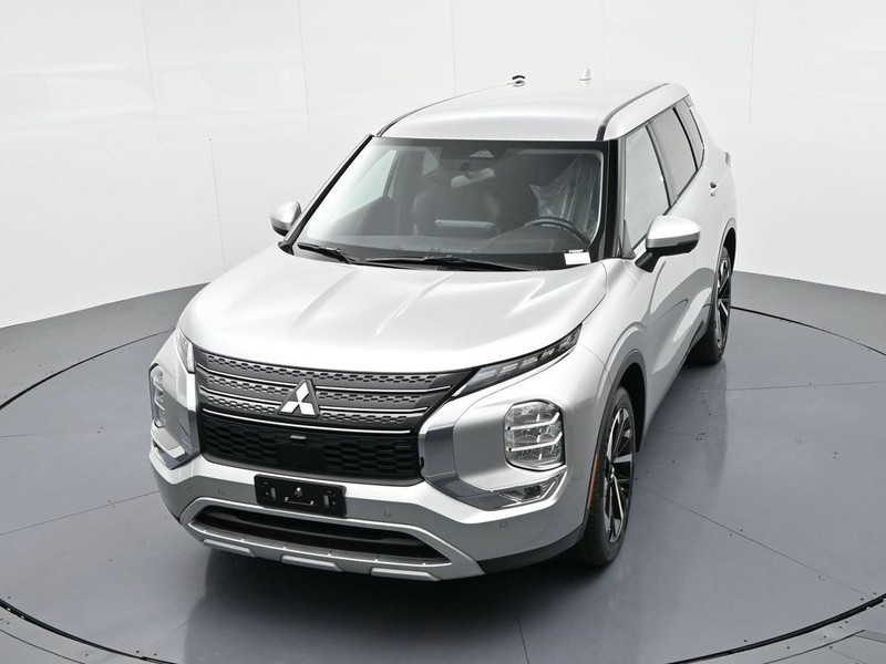 Mitsubishi Outlander Vehicle Full-screen Gallery Image 17