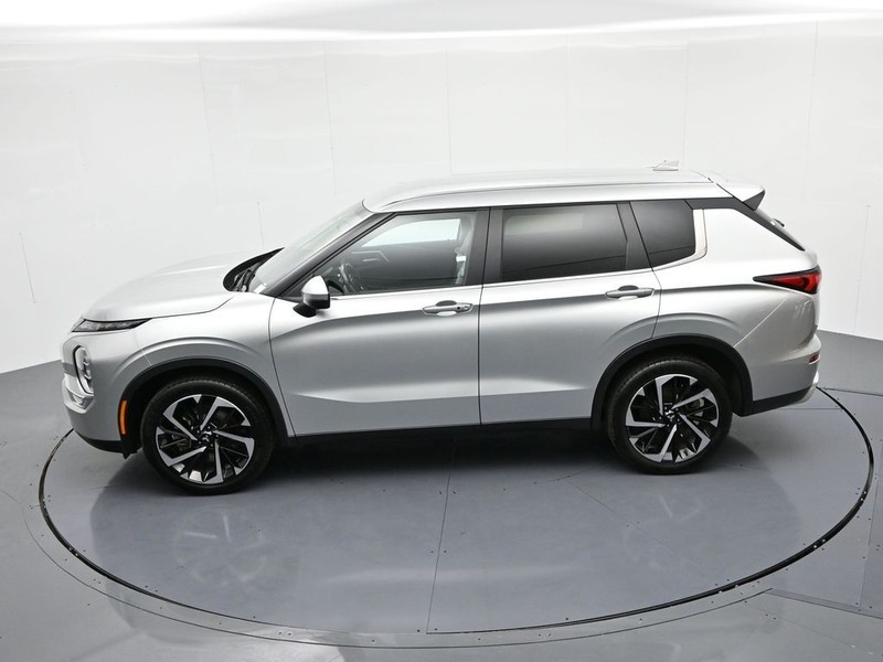 Mitsubishi Outlander Vehicle Full-screen Gallery Image 18