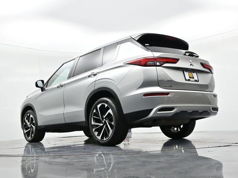 Mitsubishi Outlander Vehicle Full-screen Gallery Image 19