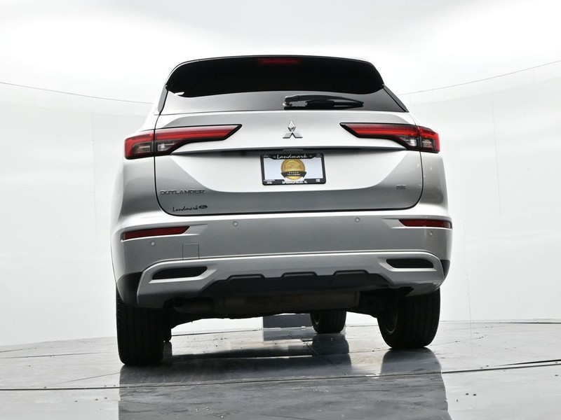 Mitsubishi Outlander Vehicle Full-screen Gallery Image 20