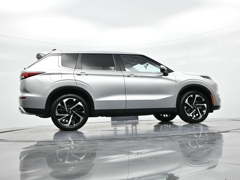 Mitsubishi Outlander Vehicle Full-screen Gallery Image 22