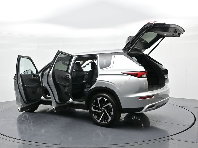 Mitsubishi Outlander Vehicle Full-screen Gallery Image 24