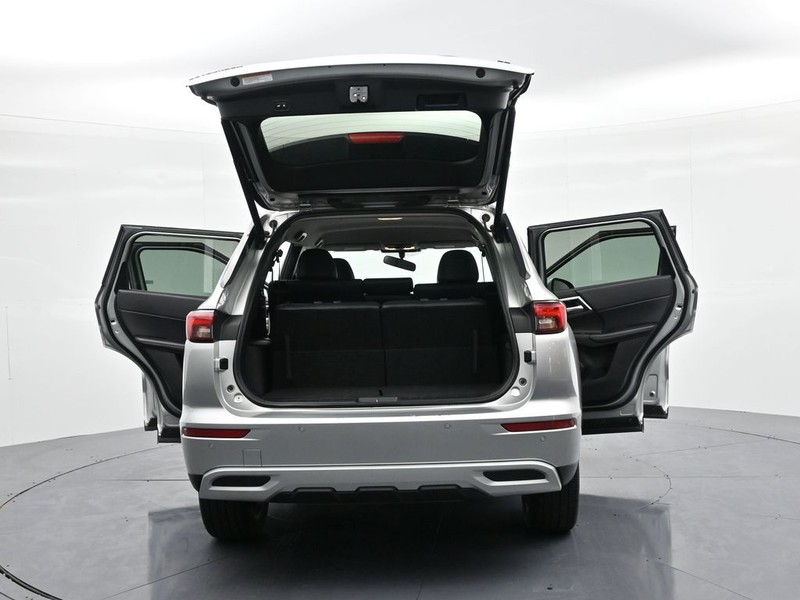 Mitsubishi Outlander Vehicle Full-screen Gallery Image 26