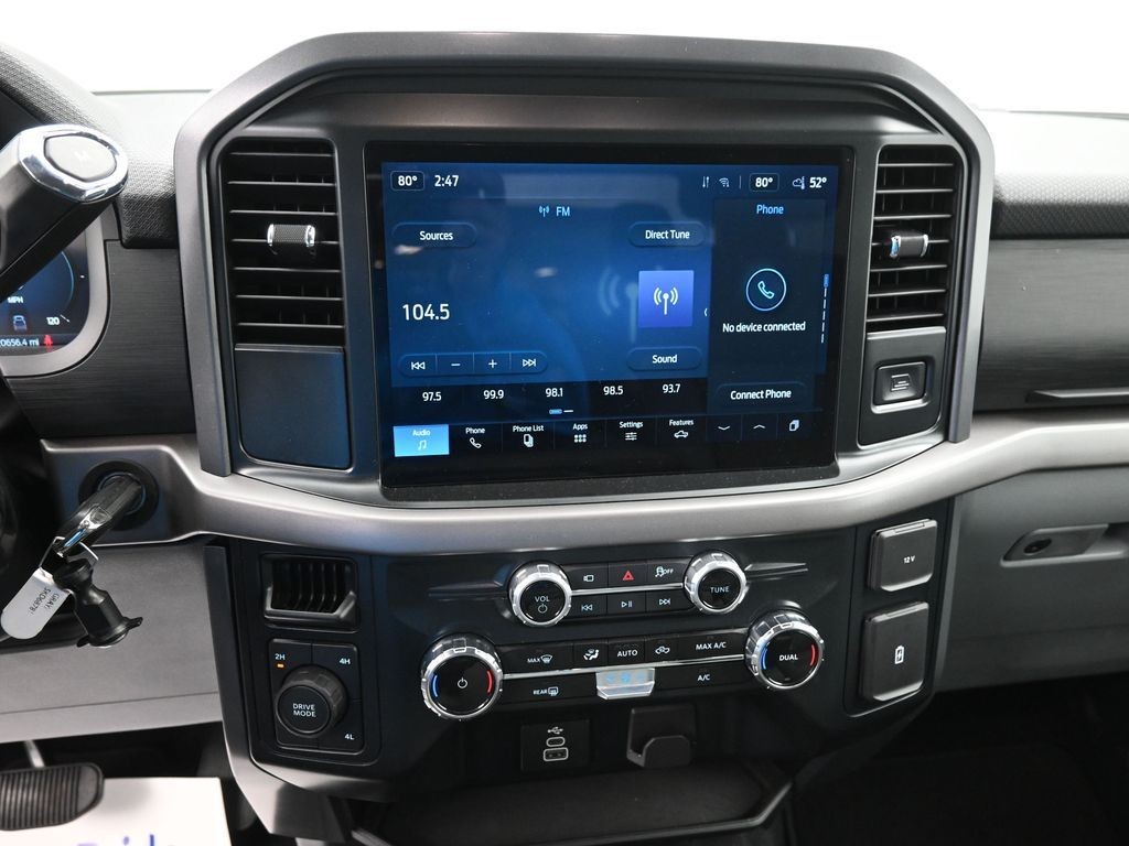 Ford F-150 Vehicle Full-screen Gallery Image 12