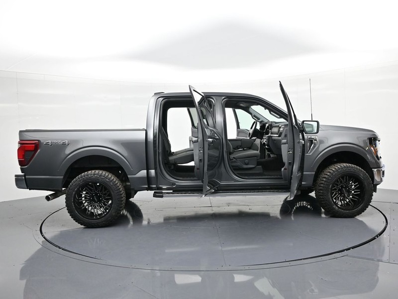 Ford F-150 Vehicle Full-screen Gallery Image 23