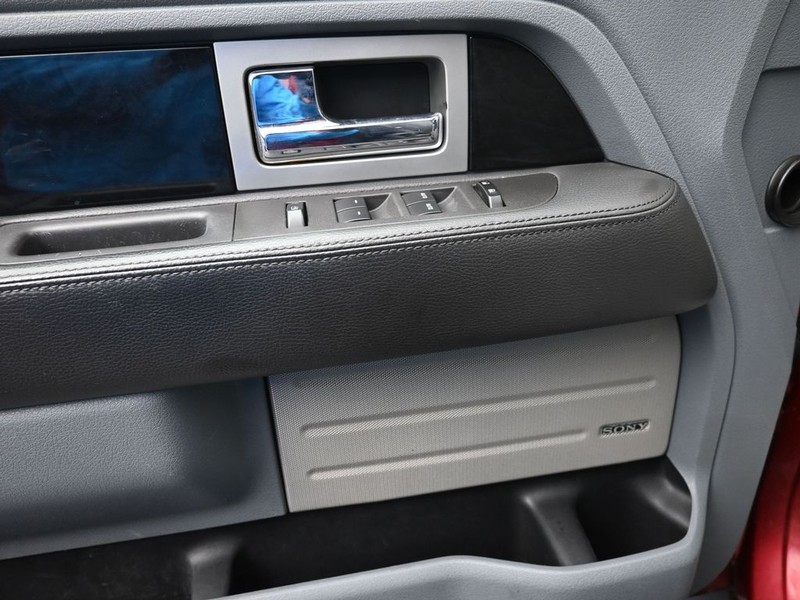 Ford F-150 Vehicle Full-screen Gallery Image 13