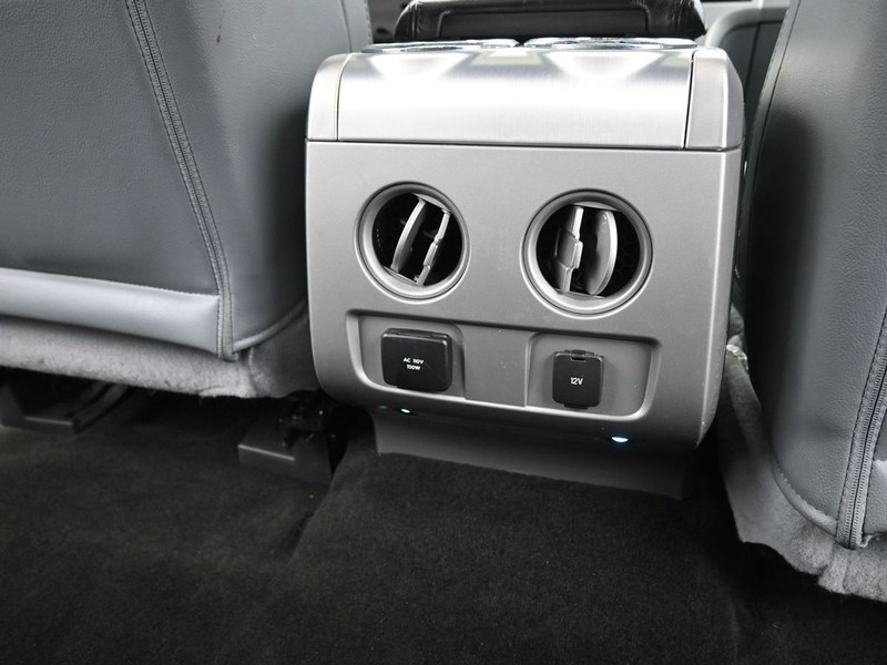 Ford F-150 Vehicle Full-screen Gallery Image 16