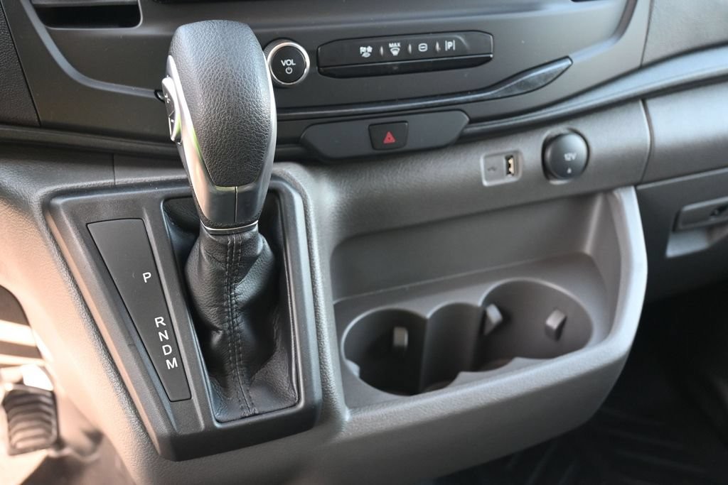 Ford Transit-250 Vehicle Full-screen Gallery Image 9