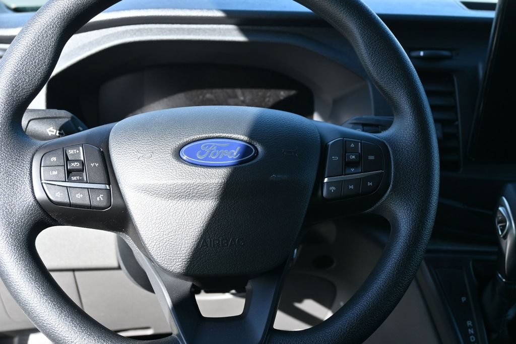 Ford Transit-250 Vehicle Full-screen Gallery Image 11