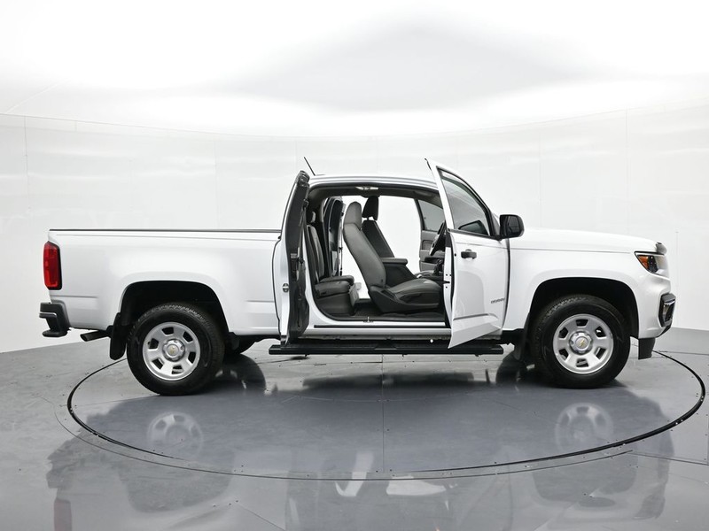 Chevrolet Colorado Vehicle Full-screen Gallery Image 22
