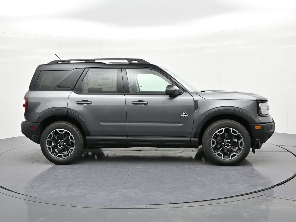 Ford Bronco Sport Vehicle Full-screen Gallery Image 5