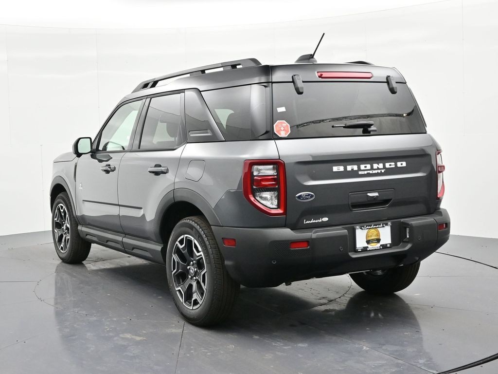 Ford Bronco Sport Vehicle Full-screen Gallery Image 8