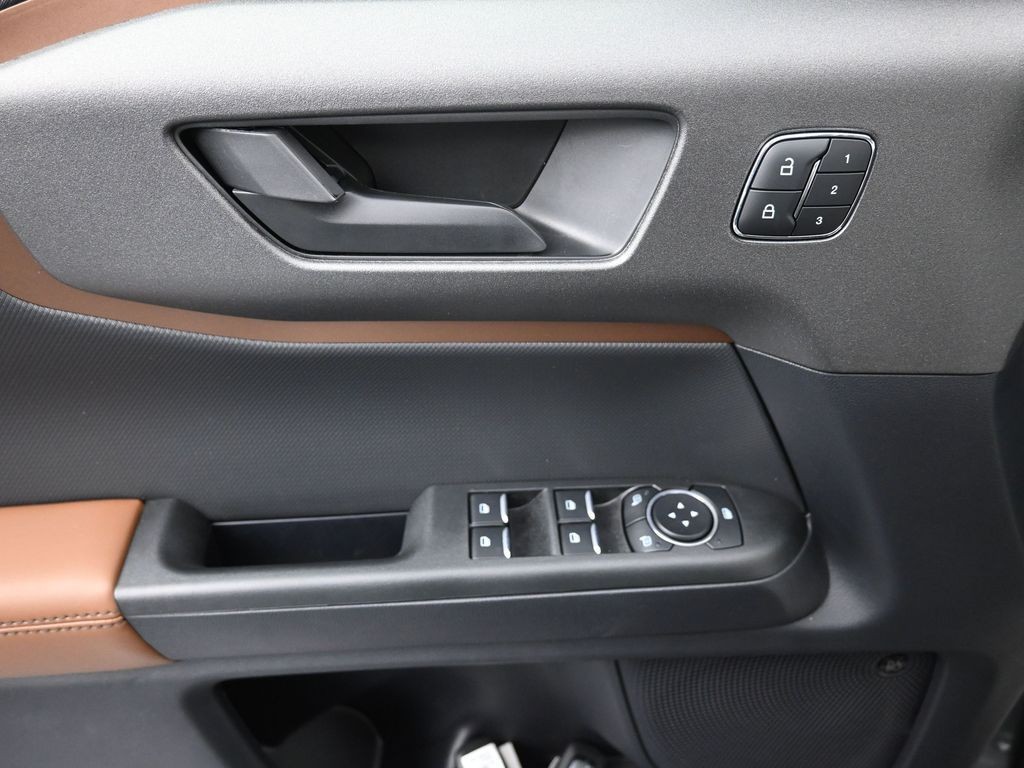 Ford Bronco Sport Vehicle Full-screen Gallery Image 10