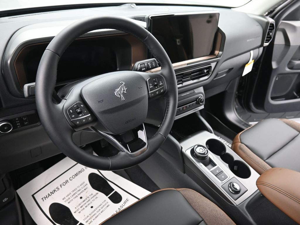 Ford Bronco Sport Vehicle Full-screen Gallery Image 16